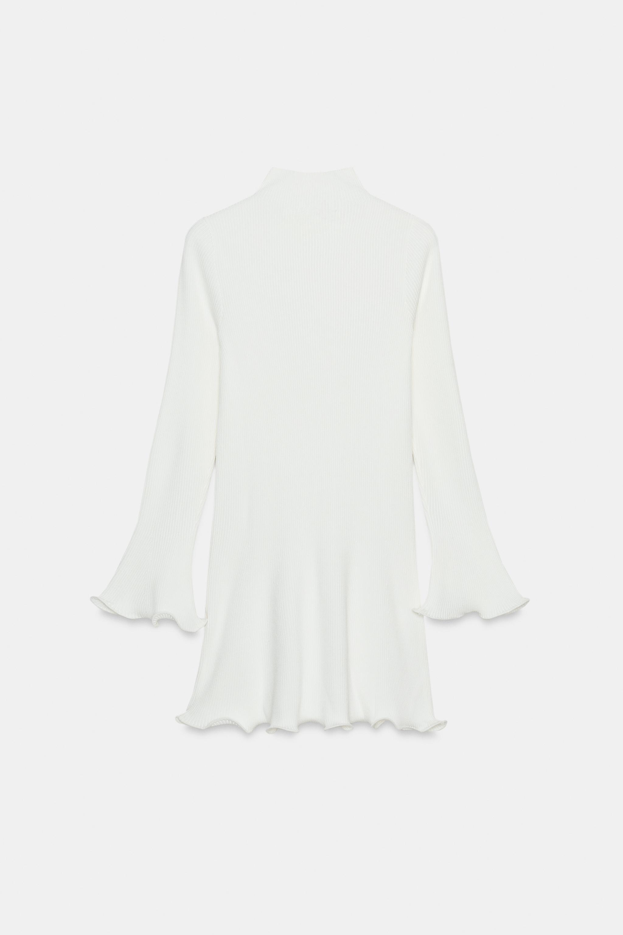 ROBE EN MAILLE CÔTELÉE À FINITION ONDULÉE